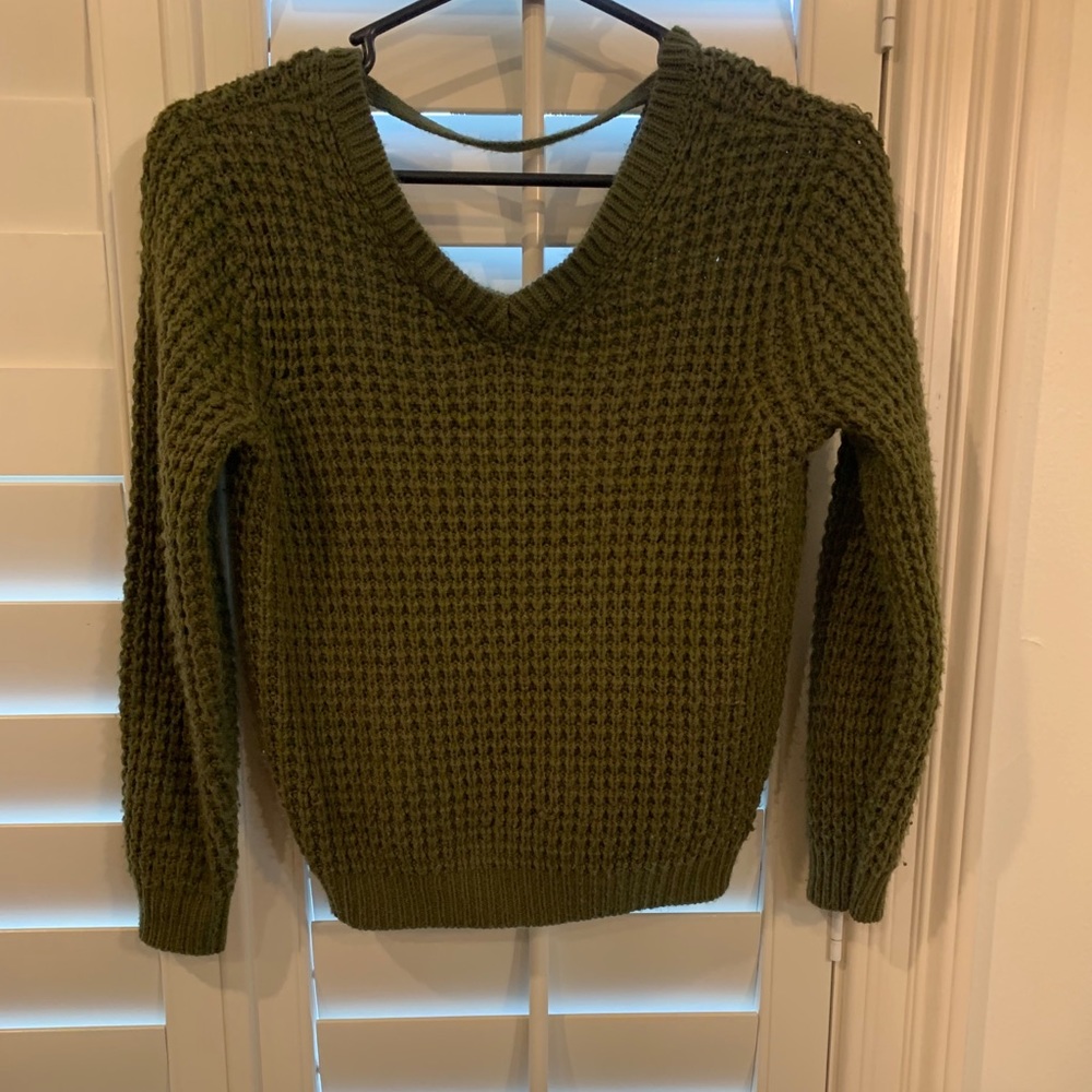 SWEATER W/ open back